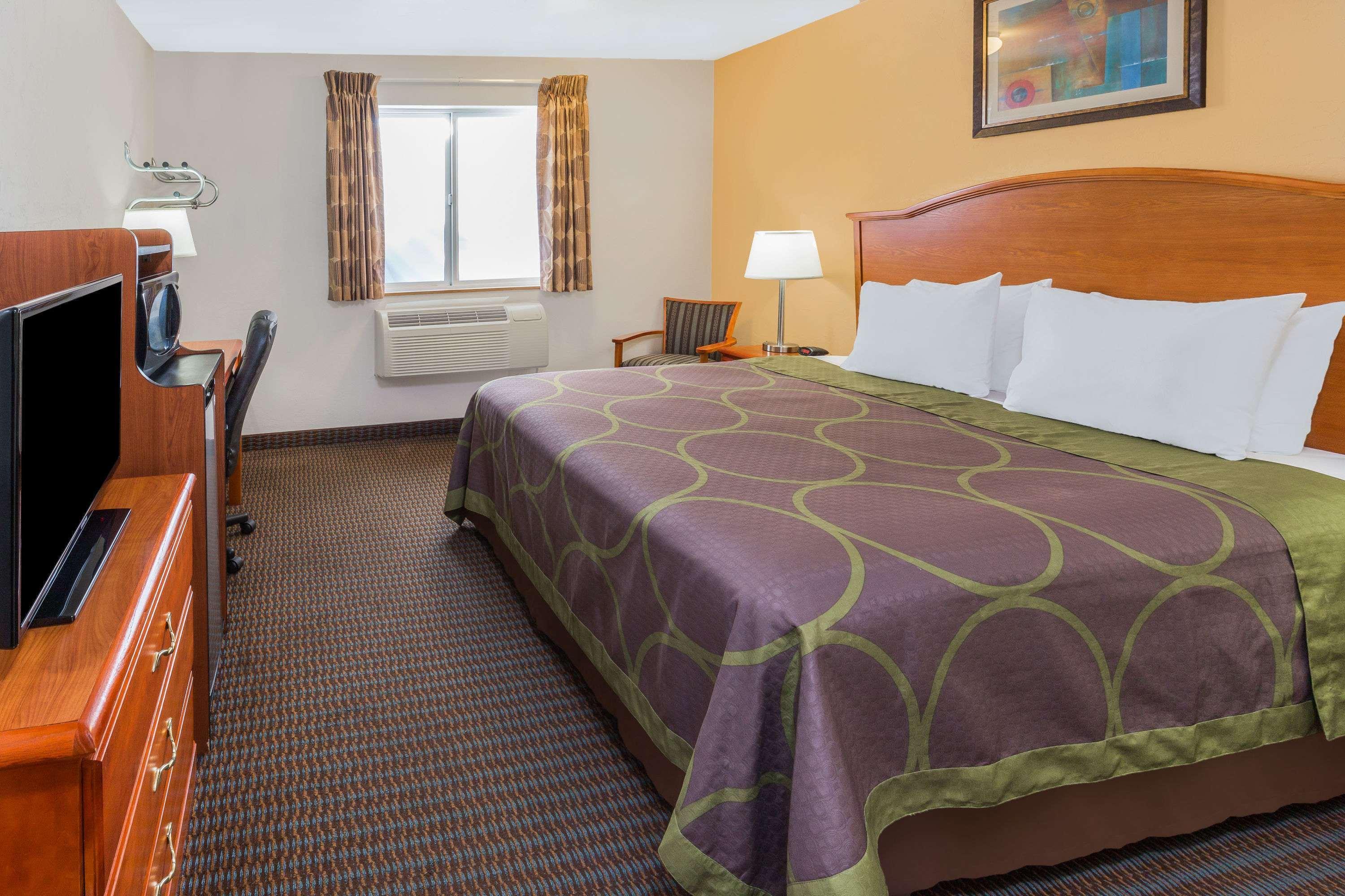 Super 8 by Wyndham Roseburg Hotel Eksteriør billede