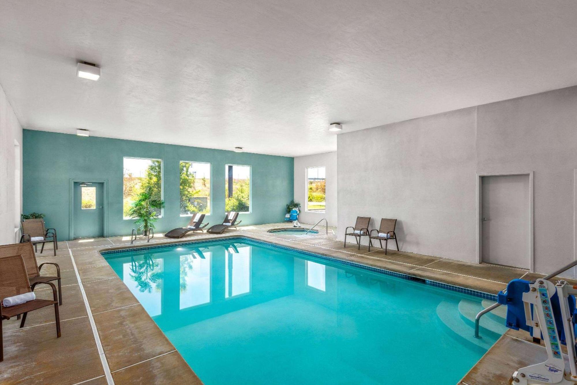 Super 8 by Wyndham Roseburg Hotel Eksteriør billede
