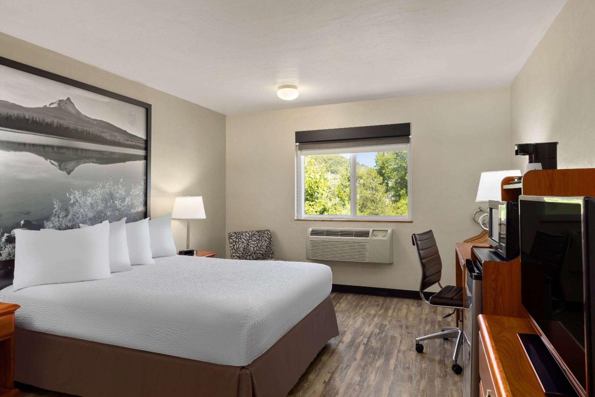 Super 8 by Wyndham Roseburg Hotel Eksteriør billede