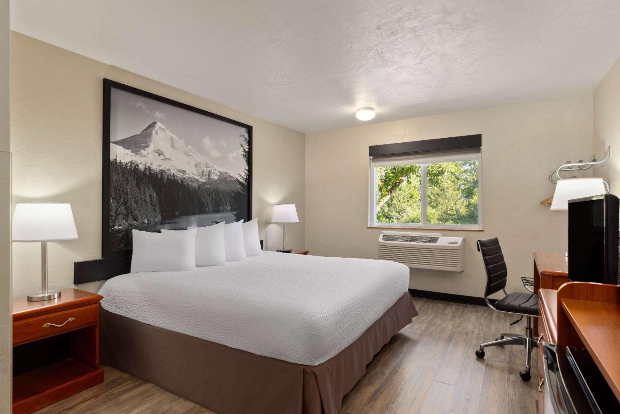 Super 8 by Wyndham Roseburg Hotel Eksteriør billede