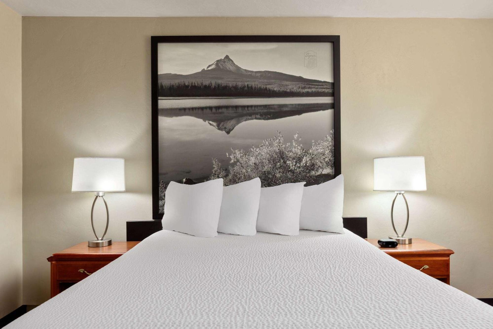 Super 8 by Wyndham Roseburg Hotel Eksteriør billede