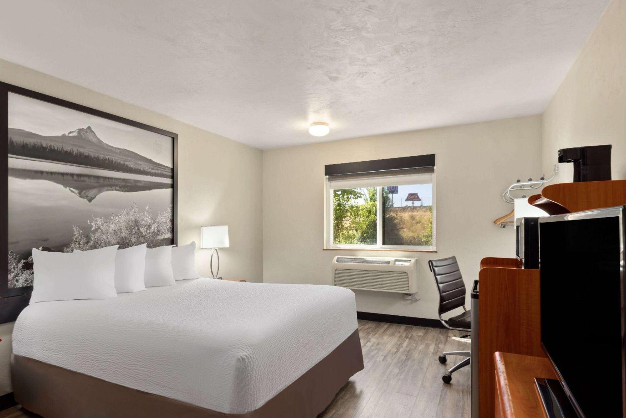 Super 8 by Wyndham Roseburg Hotel Eksteriør billede
