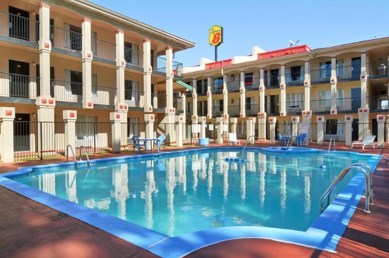 Super 8 by Wyndham Roseburg Hotel Eksteriør billede