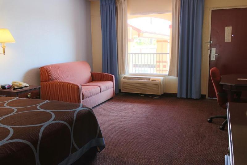 Super 8 by Wyndham Roseburg Hotel Eksteriør billede