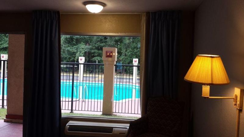Super 8 by Wyndham Roseburg Hotel Eksteriør billede