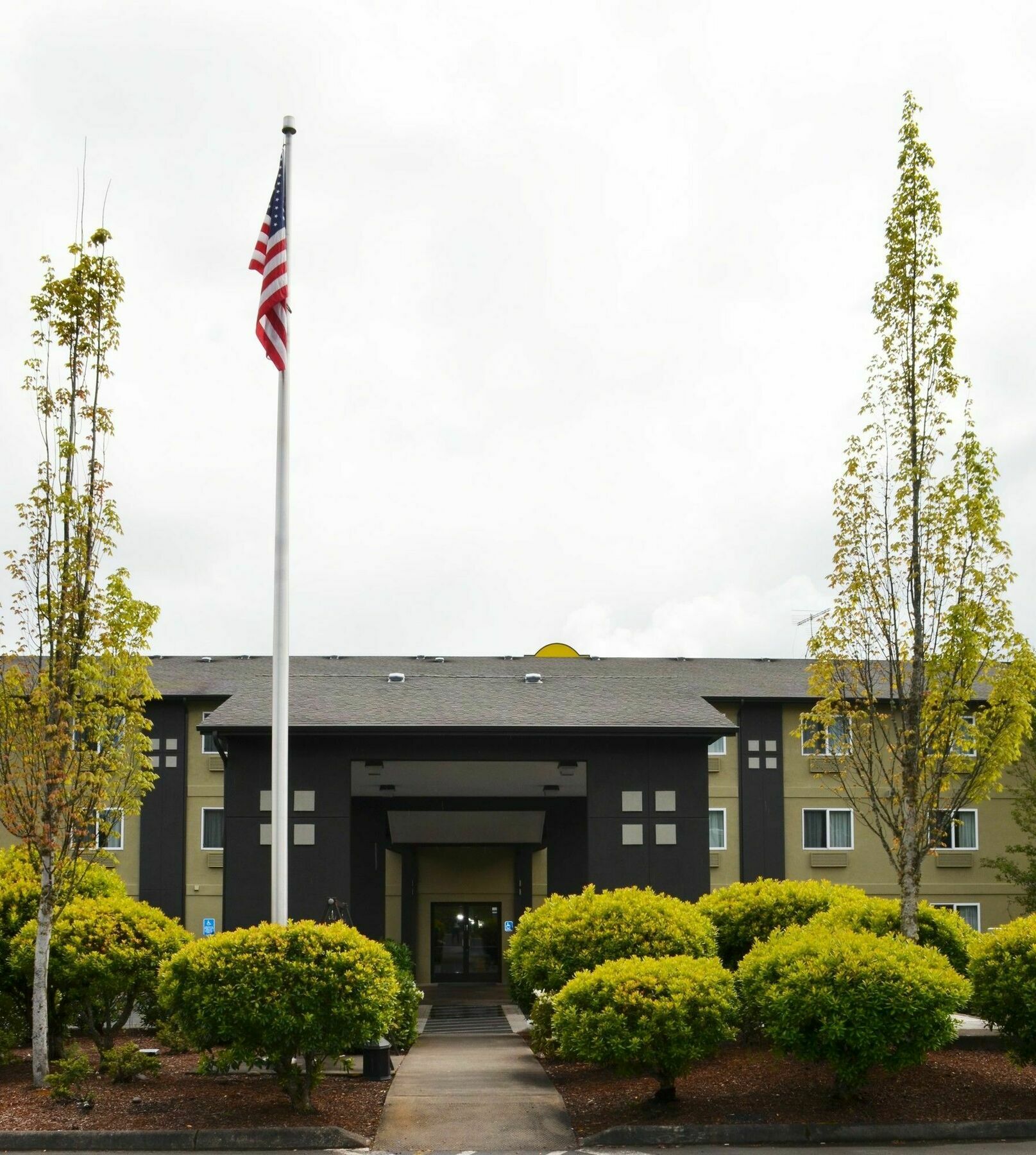 Super 8 by Wyndham Roseburg Hotel Eksteriør billede