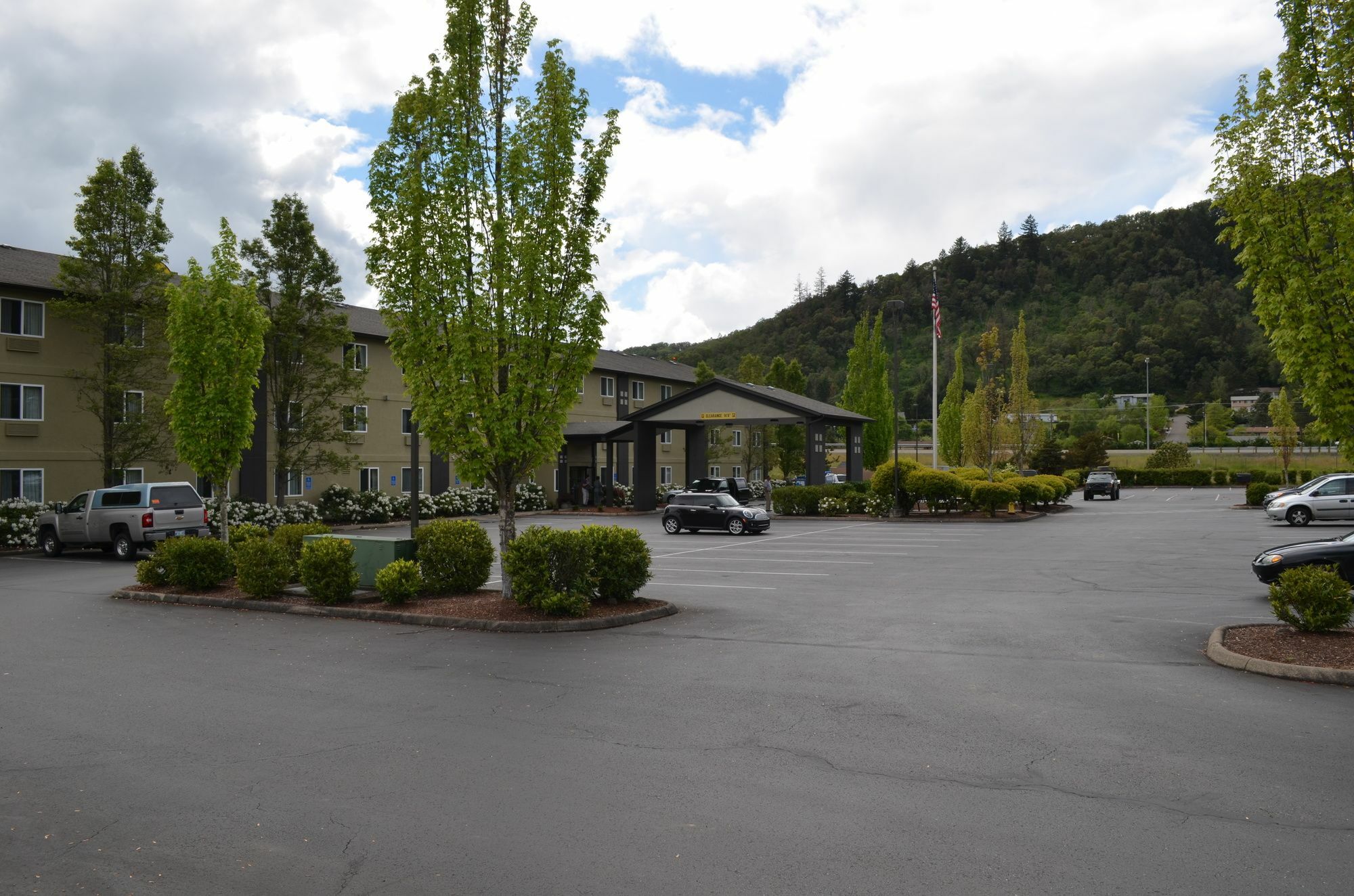 Super 8 by Wyndham Roseburg Hotel Eksteriør billede