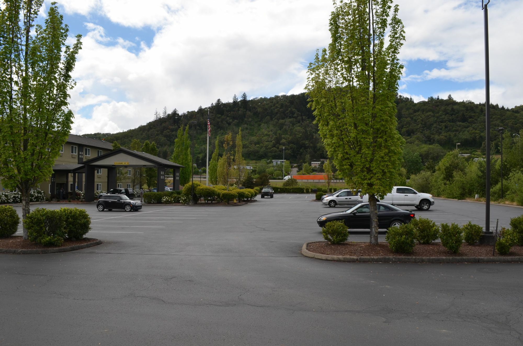 Super 8 by Wyndham Roseburg Hotel Eksteriør billede