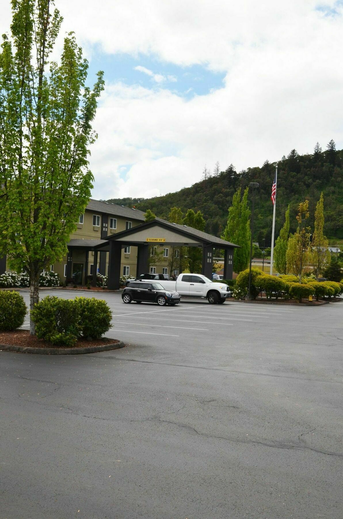 Super 8 by Wyndham Roseburg Hotel Eksteriør billede